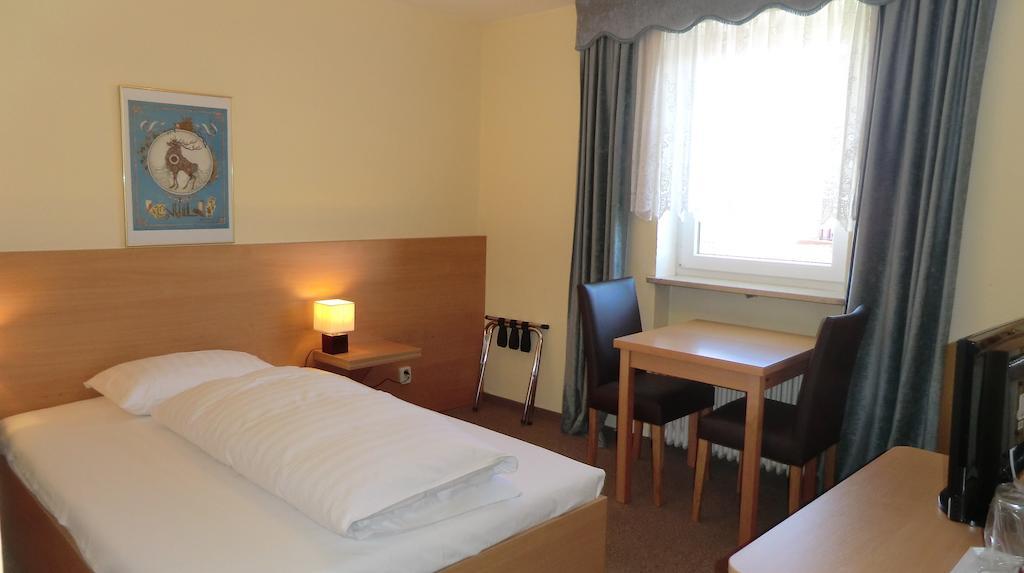 Hotel Simon Gauting Rum bild